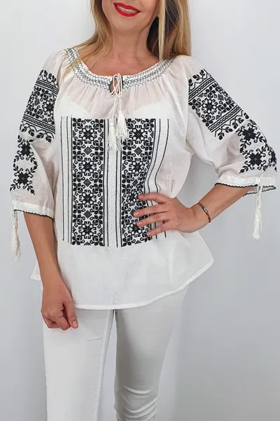 Ie Traditionala Melania 2