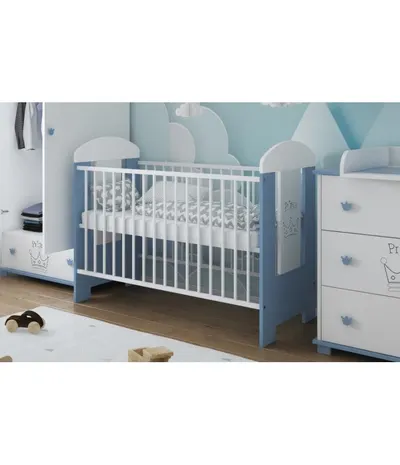 Patut din lemn PAL Nichiduta Ptilou Blue Prince cu sistem 3 bare detasabile, Somiera reglabila pe 3 nivele de inaltime, Vopsea sigura pe baza de apa, Design modern, Margini rotunjite,Dimensiuni interioare 120x60cm