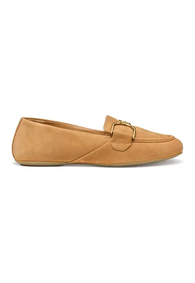 Pantofi loafer de piele intoarsa cu aplicatie metalica - Caramel