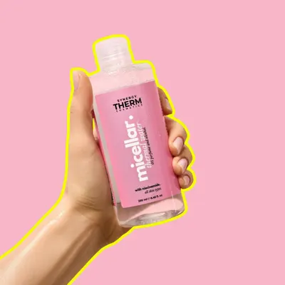 Apă micelară cu Niacinamidă și Betaină, Thermal Micellar Water, ce îndepărtează eficient machiajul și impuritățile fără a irita tenul