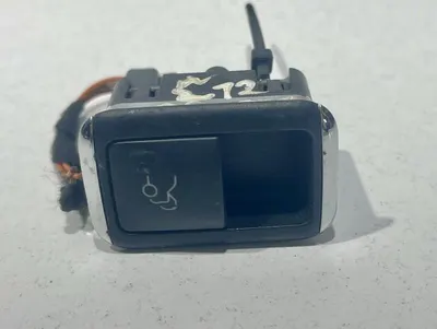 Buton deschidere portbagaj / haion A2128204410 Mercedes E-Class (2009-2016) [W212]