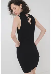 Rochie cambrata cu guler turtleneck - Negru