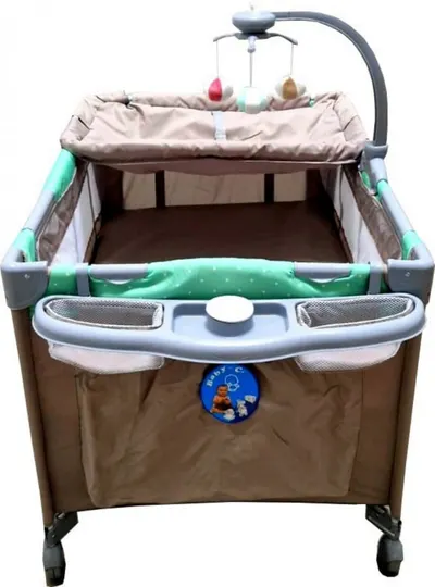 Patut copii Baby Care PRO FMAT Maro, Pliabil, 2 Niveluri de inaltime, Melodii, Masa infasat, Carusel cu jucarii din plus, Plasa insecte