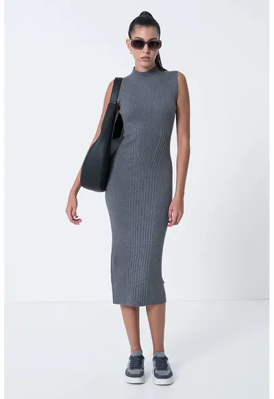Rochie cambrata din amestec de casmir si matase cu guler inalt - Gri