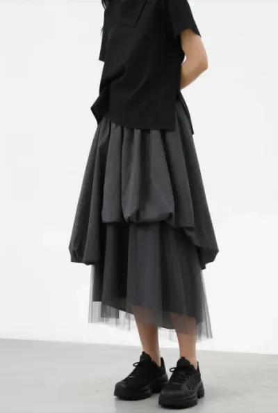 Fusta midi ampla cu straturi si tulle, cu volum si design asimetric, gri