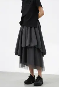 Fusta midi ampla cu straturi si tulle, cu volum si design asimetric, gri