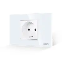 Priza Simpla LUXION cu Rama din Sticla, Standard Italian, 2/3M