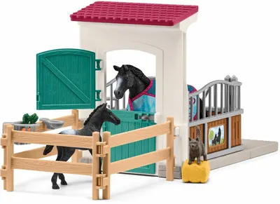 Set pentru joc Schleich Horse Club -Box pentru cai, iapă cu mânz