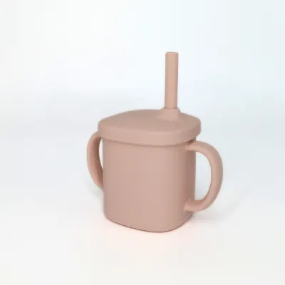 Cana cu pai si capac din silicon Coccorito Soft Pink 180 ml