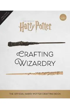 Harry Potter: Crafting Wizardry: The Official Harry Potter Craft Book